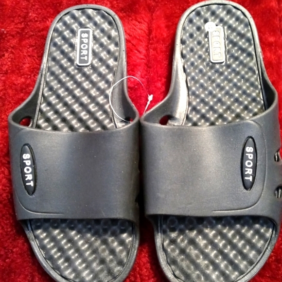 Brand new men's slides size medium/ 7.5 - 8 - Picture 1 of 1